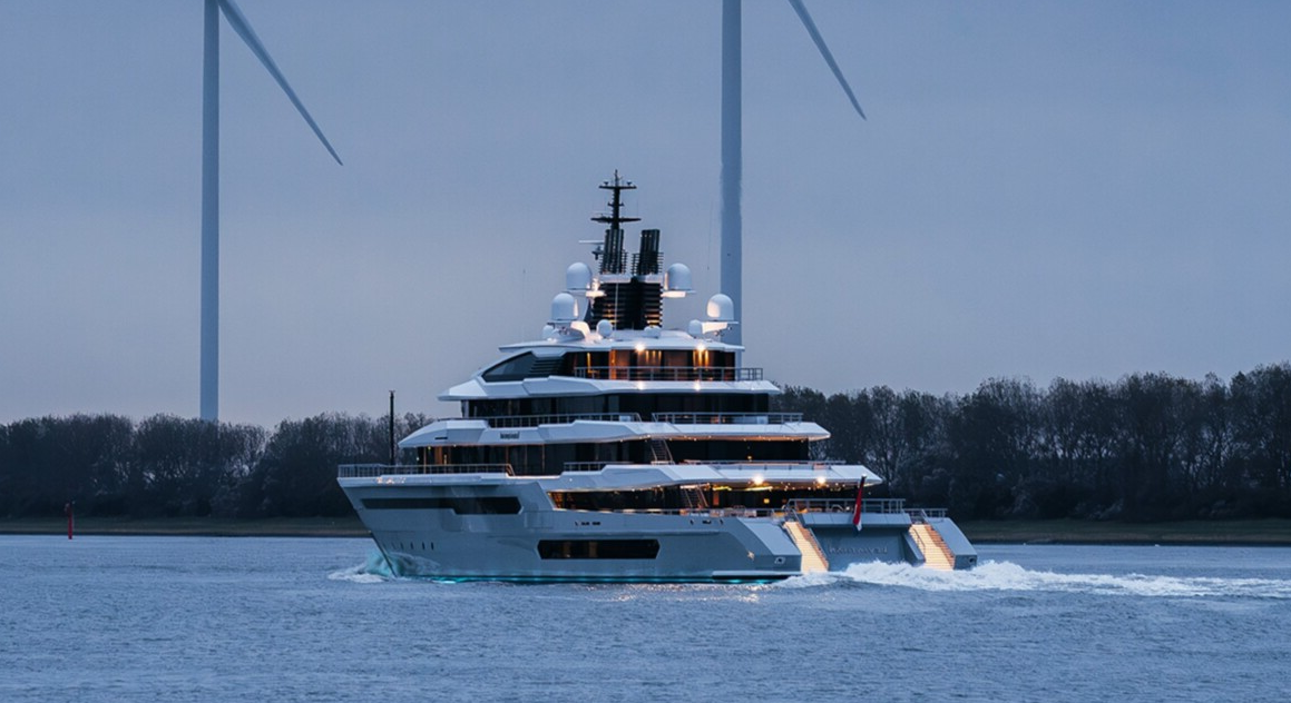 Gabe Newell bought the Leviathan yacht for $500 million, with a 15—station game area on board - Image 2