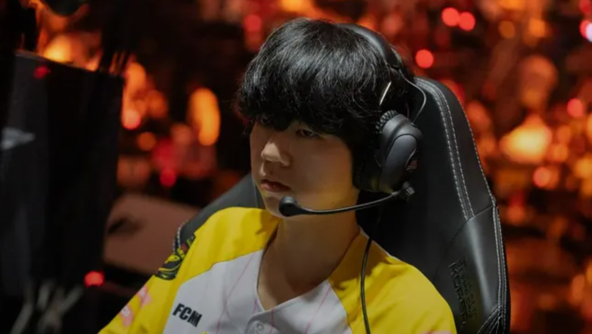Player ignoring fans meeting